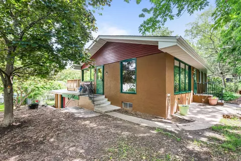 1665 Sandhurst Ave E, Maplewood, MN 55109