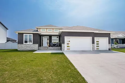 3664 Valley View Dr S, Fargo, ND 58104