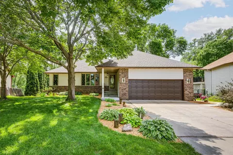 1200 Josephine Rd, Roseville, MN 55113