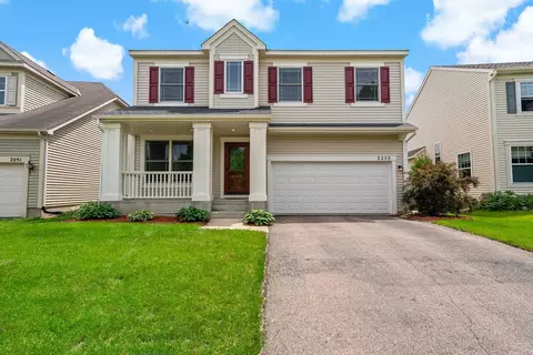 2255 Clover Field Dr, Chaska, MN 55318