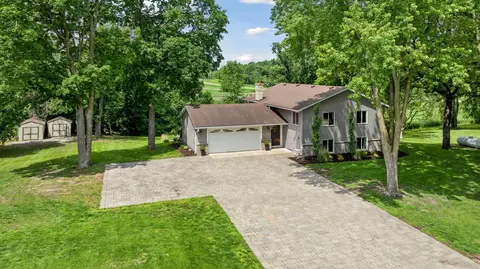 5120 Kreekwood Rd, Chaska, MN 55318