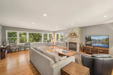 3420 Parkview Blvd, Robbinsdale, MN 55422