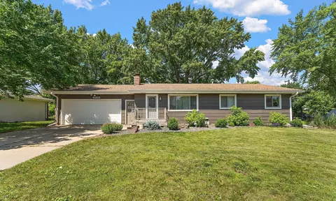 20395 Hughes Ave W, Lakeville, MN 55044