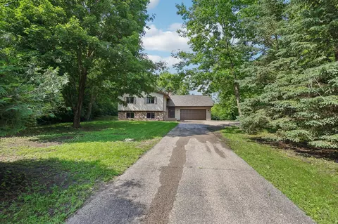 5428 W 137th St, Savage, MN 55378