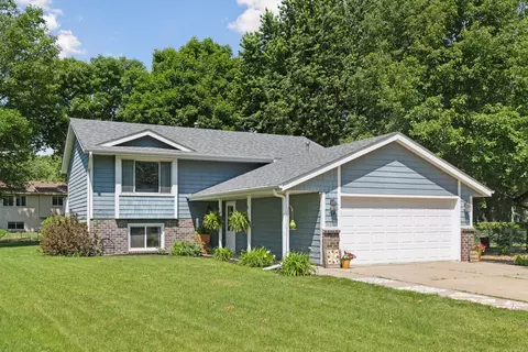 704 Lexington Ave N, New Prague, MN 56071
