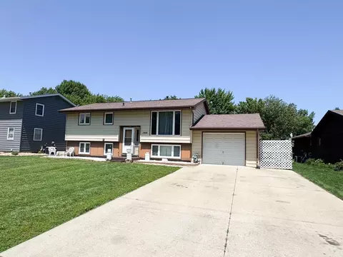 1908 Summit Ave, Worthington, MN 56187