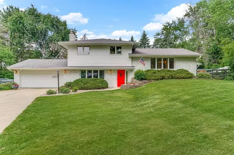 6108 Birchwood Rd, Woodbury, MN 55125