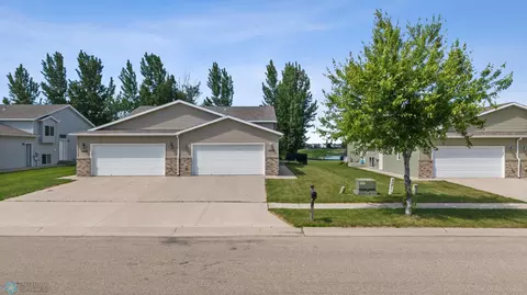 1446 45th Ave S, Moorhead, MN 56560
