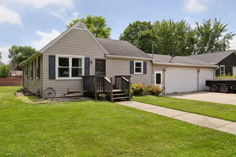 415 E Washington St, Le Center, MN 56057