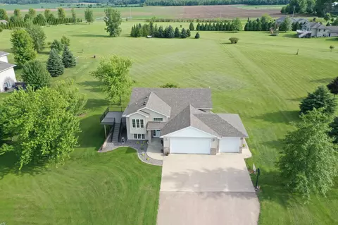 735 Riverwood Ct, Elgin, MN 55932