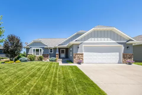115 Emerald Lake Dr, Lake City, MN 55041