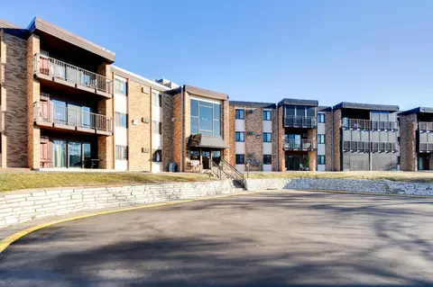 2700 Oxford St N #133, Roseville, MN 55113