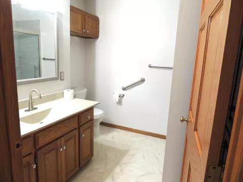 Bath - 38 Glenview Loop, Saint Cloud, MN 56303 photo 1 of 3
