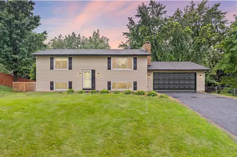 9920 Cromwell Dr, Eden Prairie, MN 55347