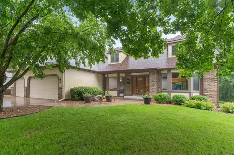 469 Lake Wabasso Ct, Shoreview, MN 55126