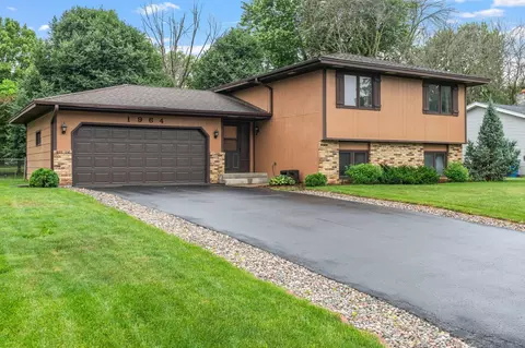 1964 Timber Wolf Trl N, Eagan, MN 55122