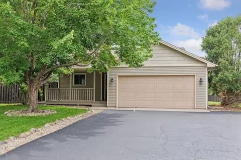 4552 W 131st St, Savage, MN 55378
