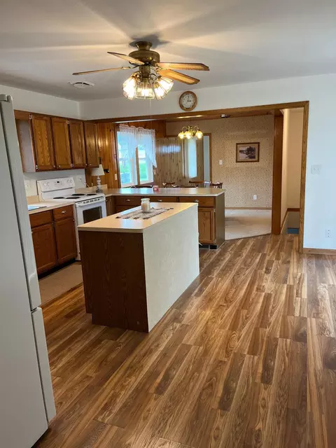 2498 Highway 60 E, Windom, MN 56101 photo 9