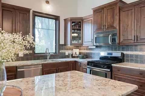 2820 Overlook Dr, Bloomington, MN 55431 photo 15