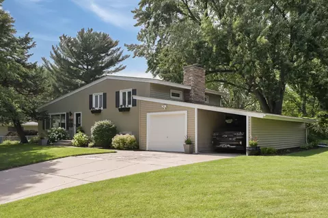 2820 Overlook Dr, Bloomington, MN 55431 photo 3