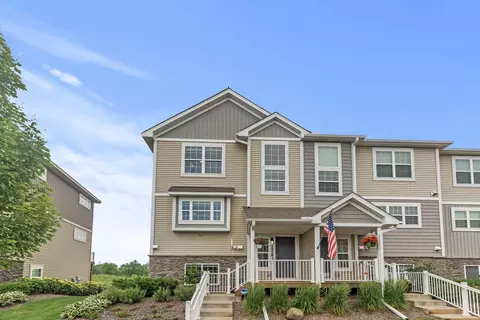 7558 Woods Edge Blvd, Lino Lakes, MN 55014