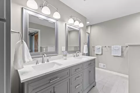 3872 Westbury Ln, Eagan, MN 55123 photo 20