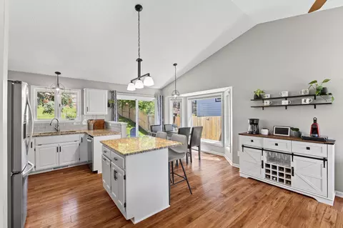 3872 Westbury Ln, Eagan, MN 55123 photo 9