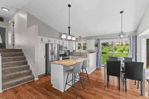 3872 Westbury Ln, Eagan, MN 55123 photo 8
