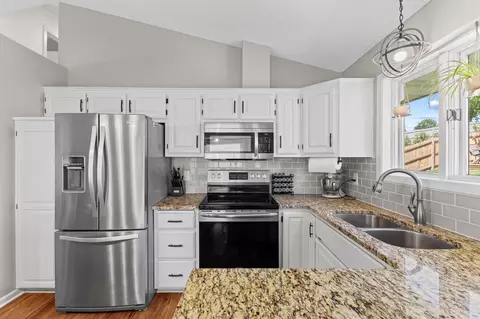 3872 Westbury Ln, Eagan, MN 55123 photo 12