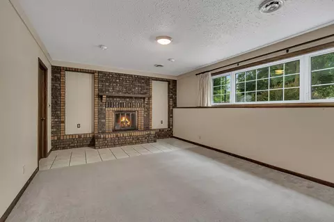 Living - 1504 11th St SE, Willmar, MN 56201 photo 3 of 5