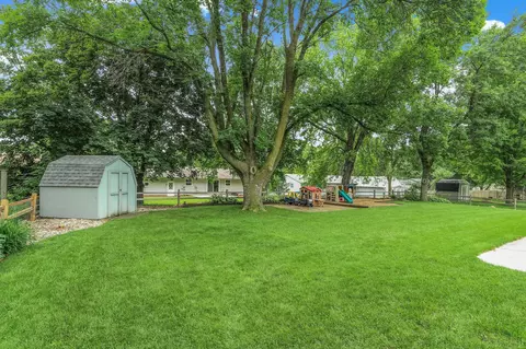Exterior - 1504 11th St SE, Willmar, MN 56201 photo 9 of 14
