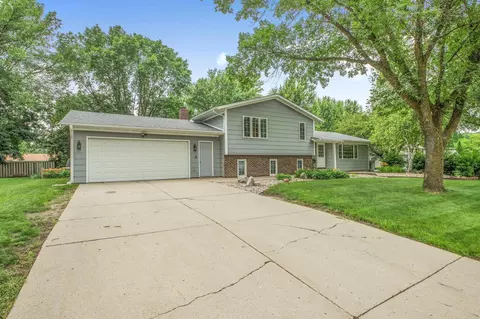 Exterior - 1504 11th St SE, Willmar, MN 56201 photo 7 of 14