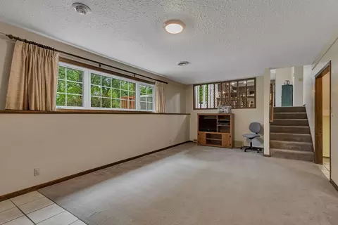 Living - 1504 11th St SE, Willmar, MN 56201 photo 4 of 5