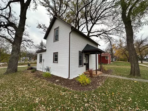 805 Franklin St SW, Hutchinson, MN 55350