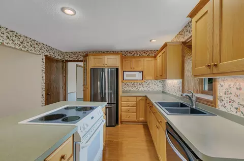 Kitchen - 1044 Borgert Ave, Saint Cloud, MN 56303 photo 4 of 5