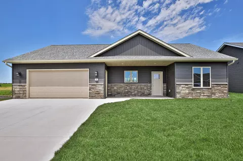 412 22nd Ave NW, Waseca, MN 56093