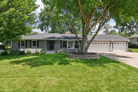 5921 Grimes Ave S, Edina, MN 55424