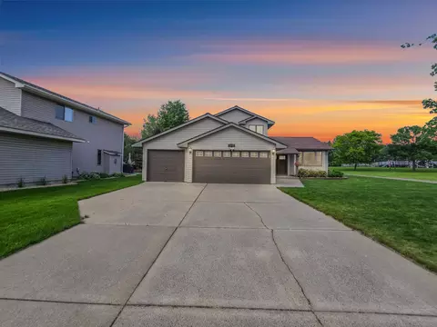 4619 Heather Way N, Oakdale, MN 55128