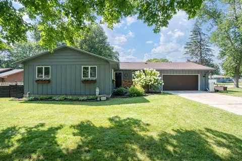 301 Nottingham Ct, North Mankato, MN 56003