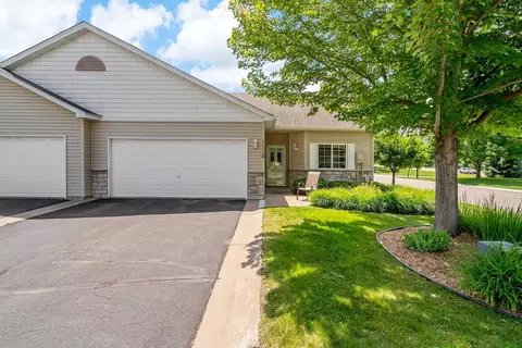 1112 Iris Dr, White Bear Twp, MN 55127