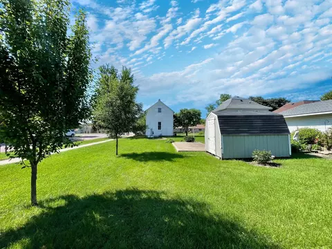 422 E Sanborn St, Springfield, MN 56087 photo 2