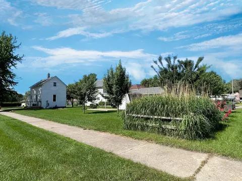 422 E Sanborn St, Springfield, MN 56087 photo 3