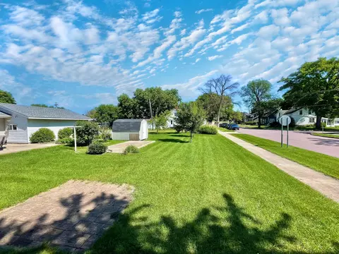 422 E Sanborn St, Springfield, MN 56087 photo 4
