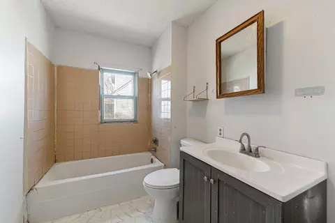 Bath - 522 Hulett Ave, Faribault, MN 55021 photo 1 of 2