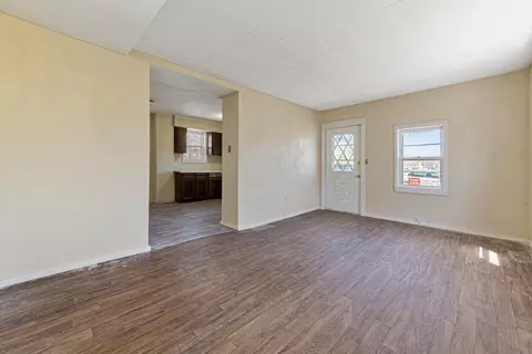 Living - 522 Hulett Ave, Faribault, MN 55021 photo 1 of 2