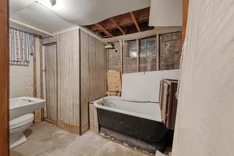 Bath - 522 Hulett Ave, Faribault, MN 55021 photo 2 of 2