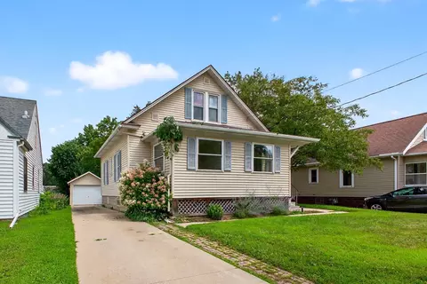 429 7th St NW, Rochester, MN 55901