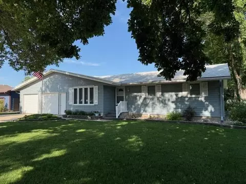 2411 Douglas St, Windom, MN 56101