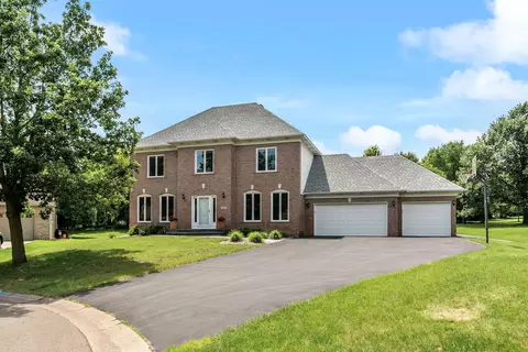 2227 Stone Creek Ln E, Chanhassen, MN 55317