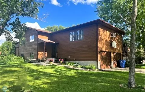 118 36th Ave N, Fargo, ND 58102